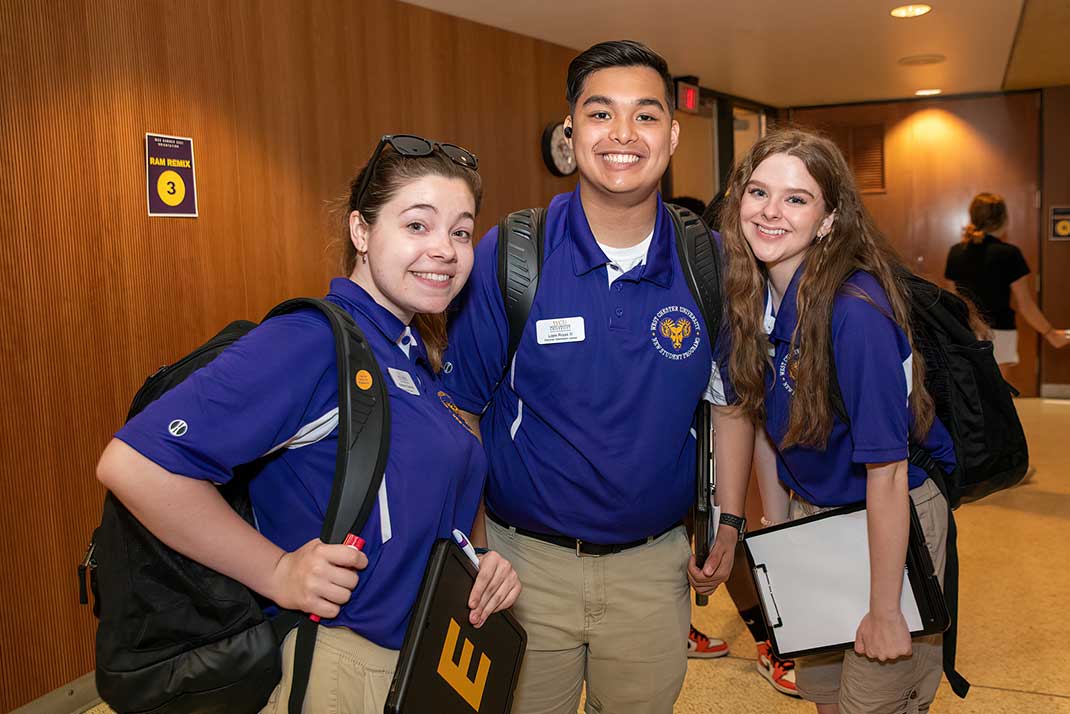 orienation leaders wearing purple shirts