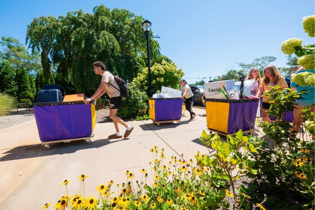 Students moving in
